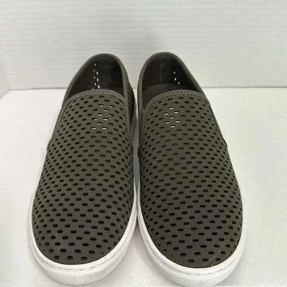 Steve Madden Women’s Wake slip on sneaker. Size 7M Olive Green color. - Picture 2 of 9